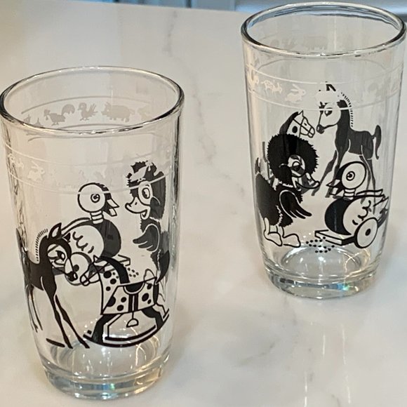 Adorable 1940s Juice/Kids Drinking Glasses (set of 4) - Picture 1 of 16